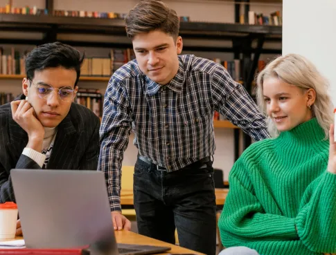 Rentrée 2025 / 2026 : pourquoi choisir une école connectée aux entreprises?