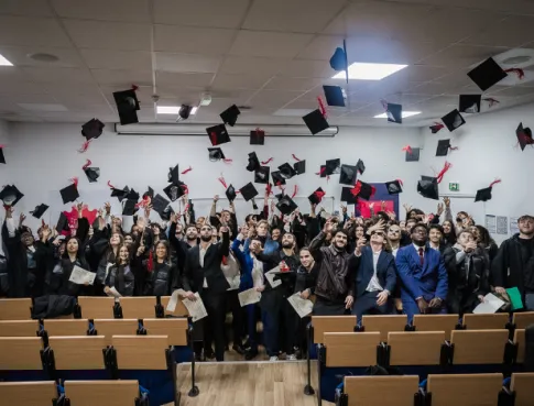 C&eacute;r&eacute;monie de remise de dipl&ocirc;mes &agrave; isifa Plus Values