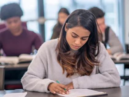 Finance-la-formation-qui-donne-un-coup-daccélérateur-à-ta-carrière