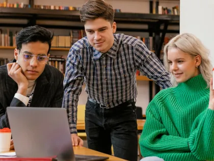 Rentrée-2025-2026-pourquoi-choisir-une-école-connectée-aux-entreprises