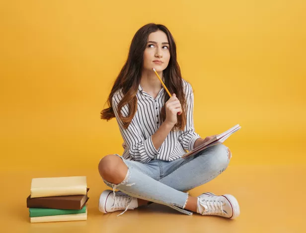 portrait-of-pensive-young-girl-making-notes